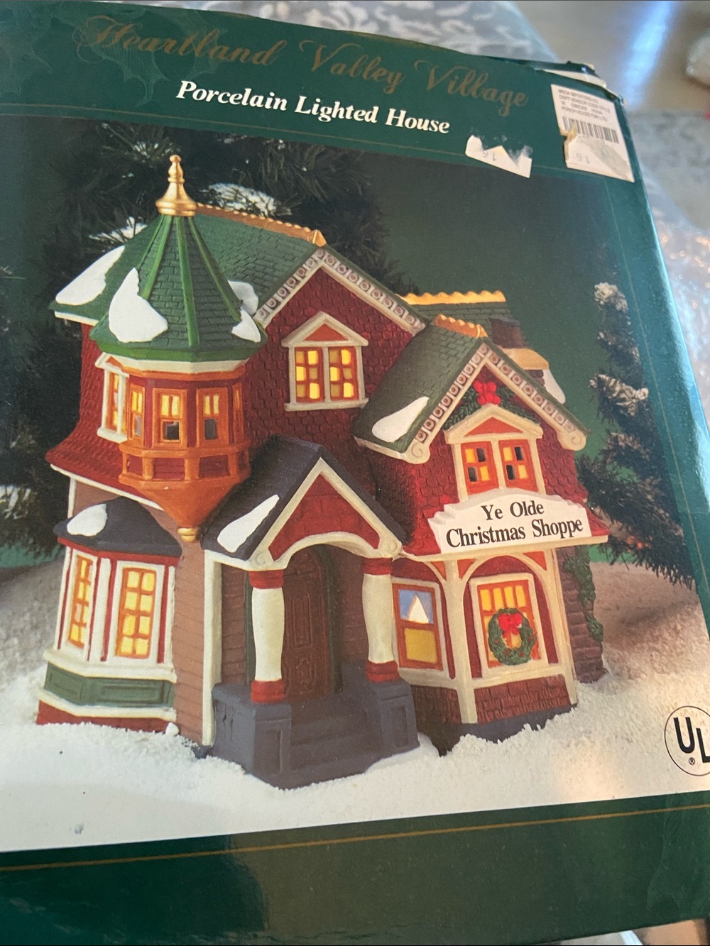 Heartland Valley Village Ye Olde Christmas Shoppe